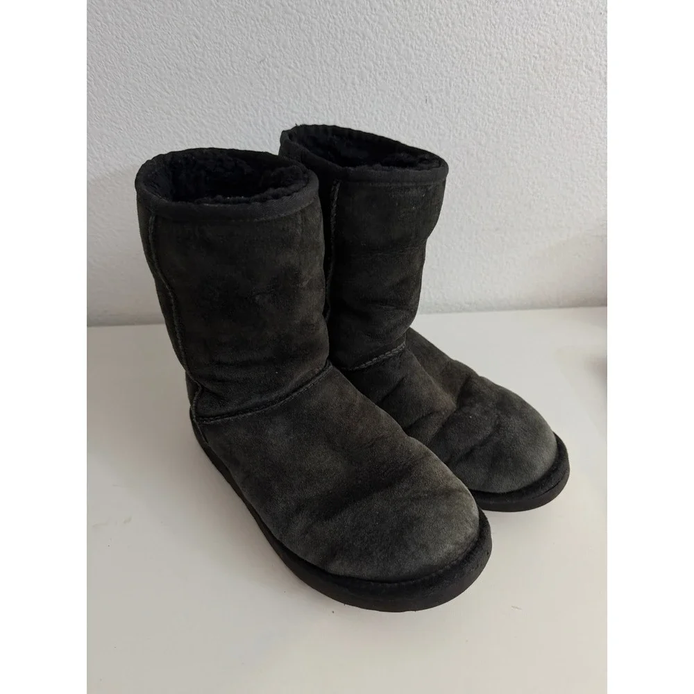 UGG Australia Classic Short 5825 Black Suede Shearling Boots Womens 8